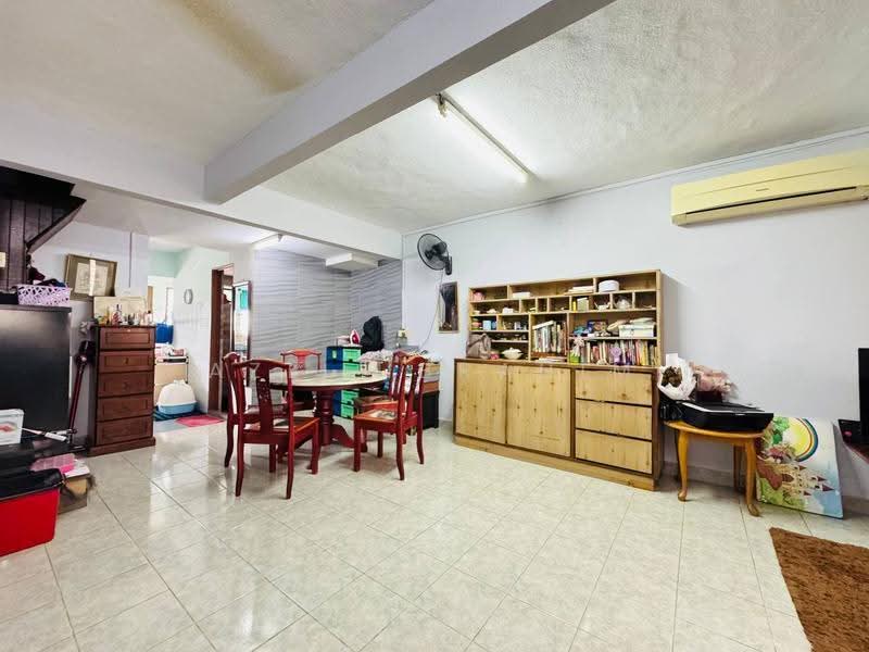 2-storey Terraced House for Sale in Taman Selayang Utama (Selayang) - Azli Ibrahim - Living Room - PropertyGuru.com.my