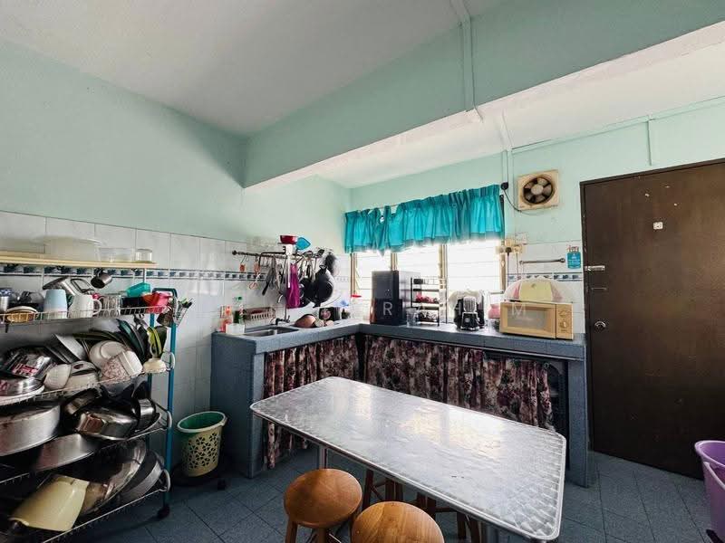 2-storey Terraced House for Sale in Taman Selayang Utama (Selayang) - Azli Ibrahim - Kitchen - PropertyGuru.com.my