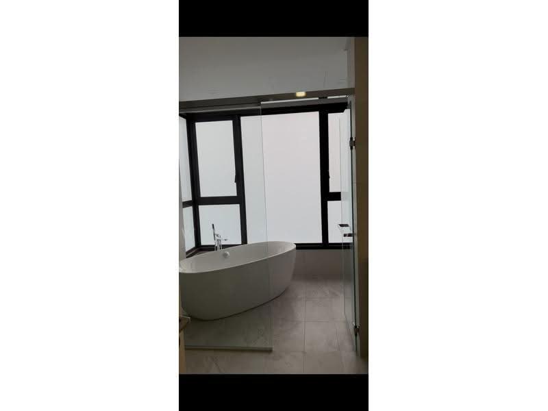 Kediaman Servis untuk Disewa di Jendela Residences - WM Yong - Master Bathroom - PropertyGuru.com.my
