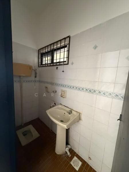 1-storey Terraced House for Sale in Taman Daya (Johor Bahru) - Carson . - Bathroom - PropertyGuru.com.my