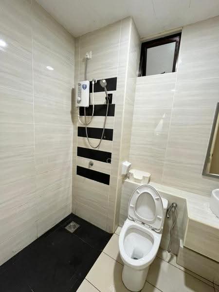 Kediaman Servis untuk Dijual di D'Summit Residences - Nico Chong - Bathroom - PropertyGuru.com.my