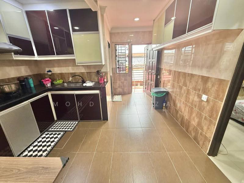 1-storey Terraced House for Sale in Seksyen 2 (Shah Alam) - Mohd Adryzam - Kitchen - PropertyGuru.com.my
