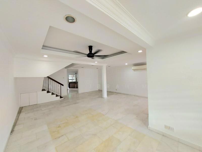Rumah Teres 2-Tingkat untuk Dijual di Taman Dato Ahmad Razali (Ampang) - Azli Ibrahim - Living Room - PropertyGuru.com.my