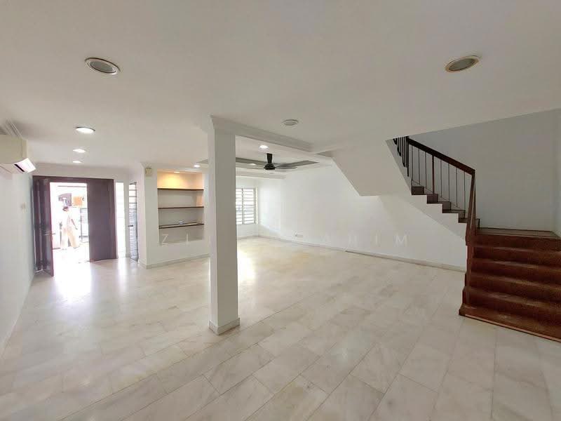 Rumah Teres 2-Tingkat untuk Dijual di Taman Dato Ahmad Razali (Ampang) - Azli Ibrahim - Living Room - PropertyGuru.com.my