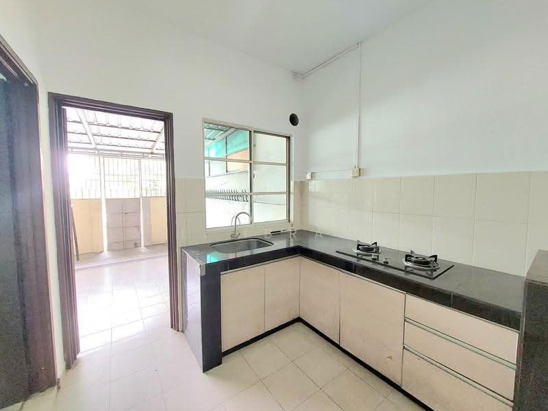 Rumah Teres 2-Tingkat untuk Dijual di Taman Dato Ahmad Razali (Ampang) - Azli Ibrahim - Kitchen - PropertyGuru.com.my