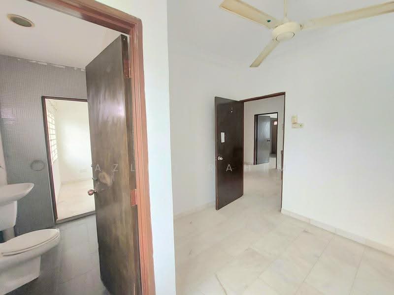 Rumah Teres 2-Tingkat untuk Dijual di Taman Dato Ahmad Razali (Ampang) - Azli Ibrahim - Bathroom - PropertyGuru.com.my