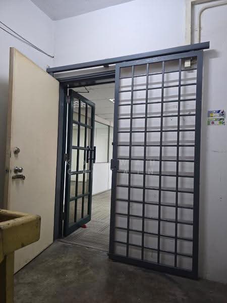 Pejabat untuk Disewa di Desa Petaling (Kuala Lumpur) - Kok Wah Captain - Entrance - PropertyGuru.com.my