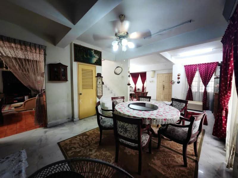 Bungalow House untuk Dijual di Bandar Country Homes (Rawang) - Kelvin . - Dining Room - PropertyGuru.com.my