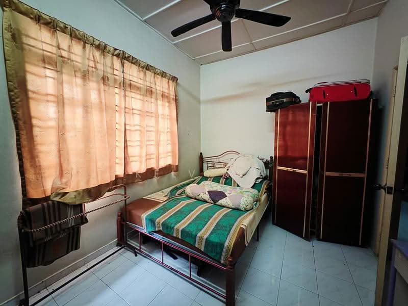 Bungalow House untuk Dijual di Bandar Country Homes (Rawang) - Kelvin . - Bedroom - PropertyGuru.com.my