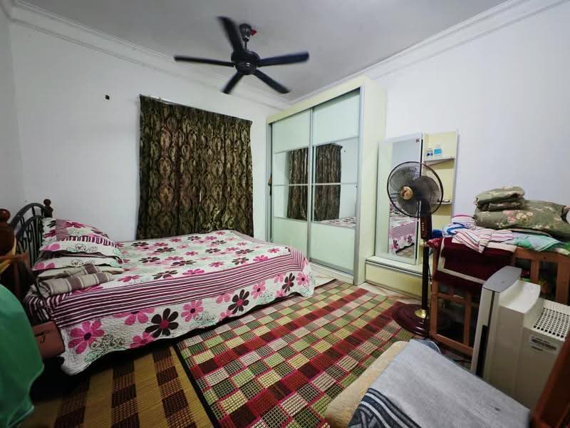 Bungalow House untuk Dijual di Bandar Country Homes (Rawang) - Kelvin . - Bedroom - PropertyGuru.com.my
