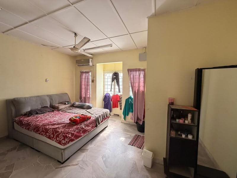 2-storey Terraced House for Sale in Rawang Perdana (Rawang) - Kelvin . - Bedroom - PropertyGuru.com.my