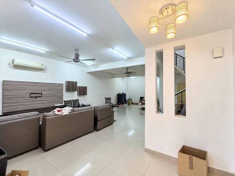 Rumah Teres 2-Tingkat untuk Dijual di Taman Ehsan Jaya (Ulu Tiram) - Ray Lee - Living Room - PropertyGuru.com.my