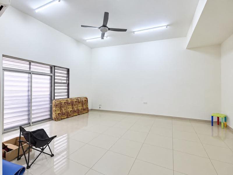 Rumah Teres 2-Tingkat untuk Dijual di Taman Ehsan Jaya (Ulu Tiram) - Ray Lee - Living Room - PropertyGuru.com.my