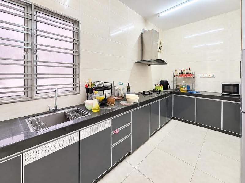 Rumah Teres 2-Tingkat untuk Dijual di Taman Ehsan Jaya (Ulu Tiram) - Ray Lee - Kitchen - PropertyGuru.com.my