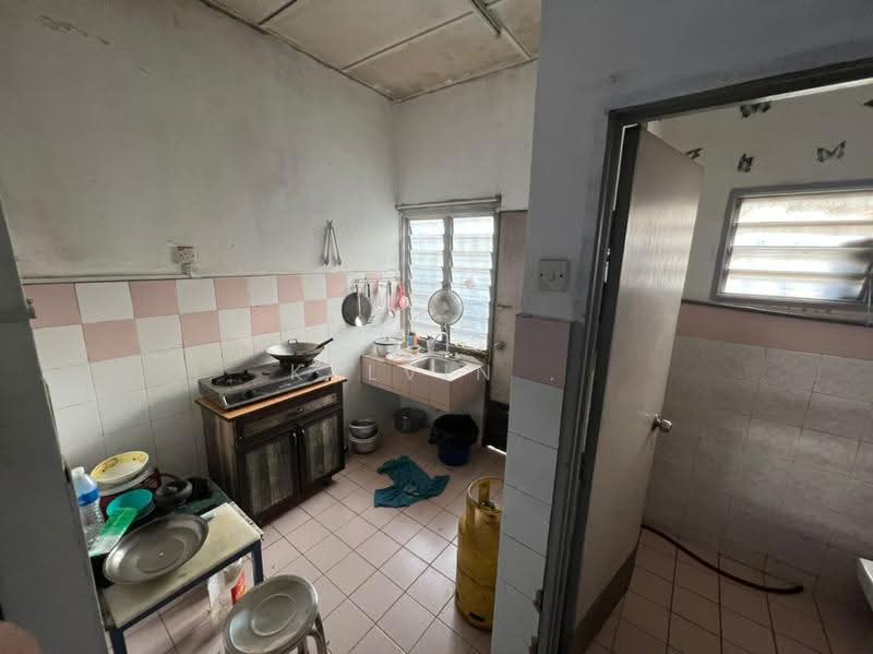 1-storey Terraced House for Sale in Taman Pelangi (Rawang) - Kelvin . - Kitchen - PropertyGuru.com.my