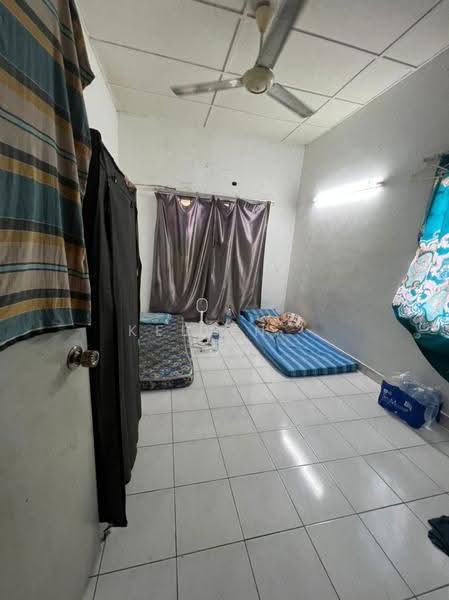 1-storey Terraced House for Sale in Taman Pelangi (Rawang) - Kelvin . - Bedroom - PropertyGuru.com.my