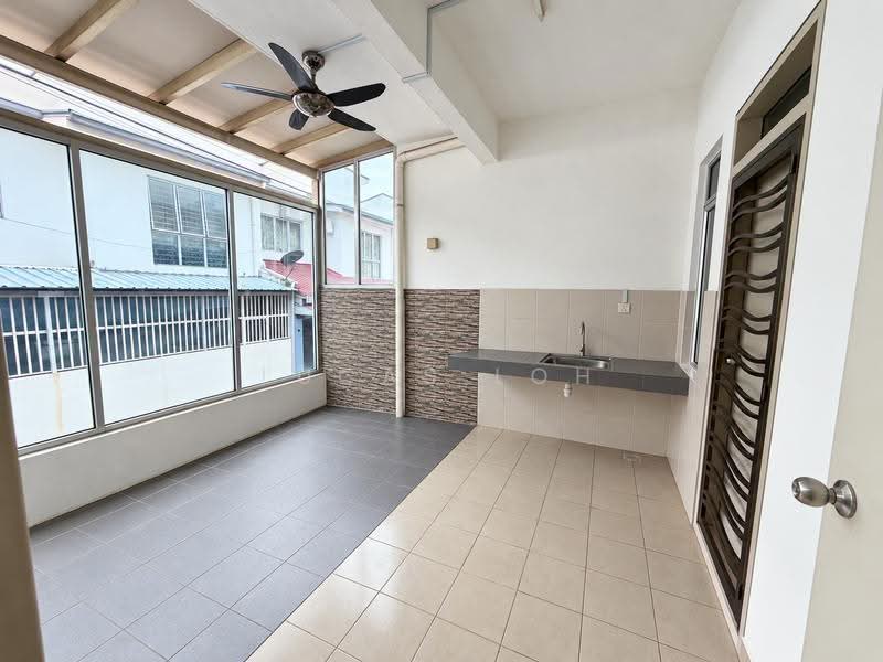 2-storey Terraced House for Sale in Bandar Seri Coalfields (Sungai Buloh) - Lucas Loh - Balcony - PropertyGuru.com.my