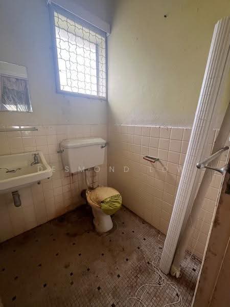 Semi-Detached House for Sale in Pearl Hill (Tanjung Bungah) - Desmond Low - Bathroom - PropertyGuru.com.my
