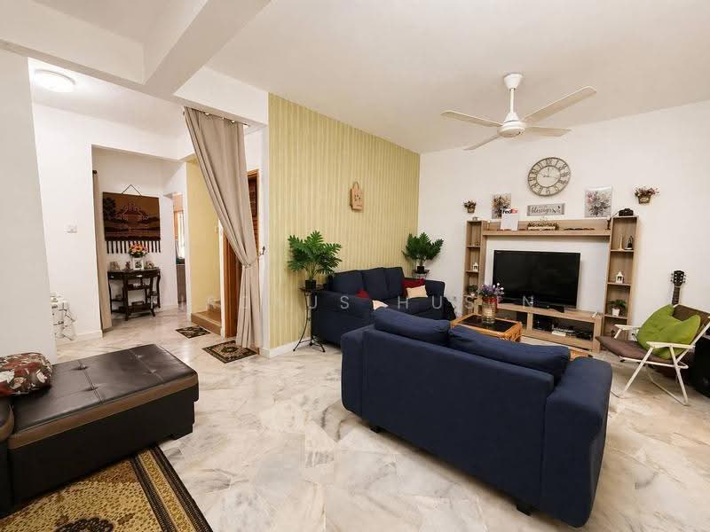 2-storey Terraced House for Sale in Taman Wangsa Melawati (Setapak) - Firdaus Husin - Living Room - PropertyGuru.com.my