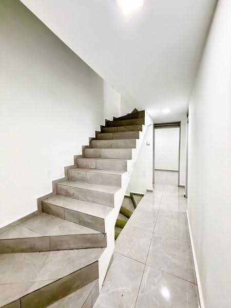 2.5-storey Terraced House for Sale in PJS6 (Petaling Jaya) - Mala Palanisamy - Corridor - PropertyGuru.com.my