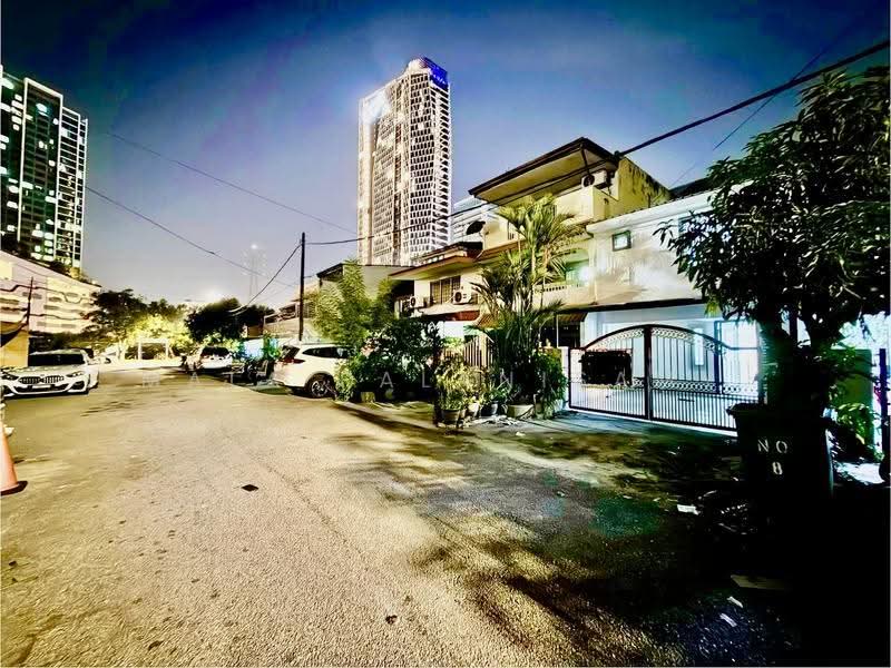 2.5-storey Terraced House for Sale in PJS6 (Petaling Jaya) - Mala Palanisamy - Exterior - PropertyGuru.com.my