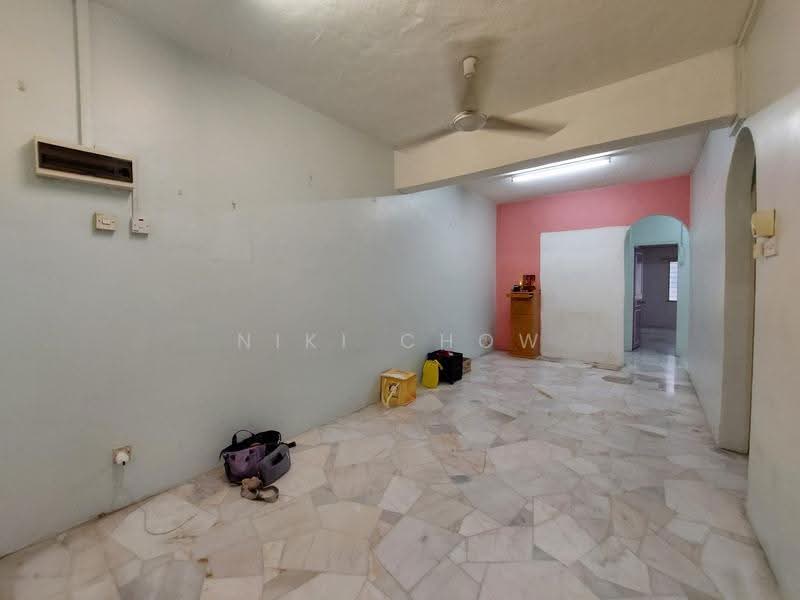 Rumah Bandar untuk Dijual di Taman Bukit Teratai (Ampang) - Niki Chow - Living Room - PropertyGuru.com.my