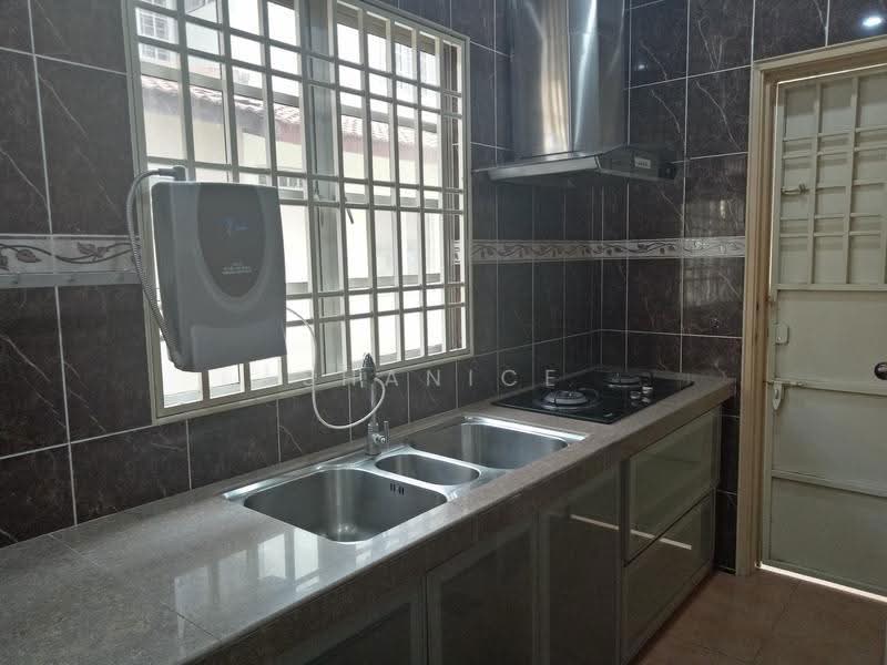Rumah Teres 2-Tingkat untuk Disewa di Bandar Puteri Puchong (Puchong) - Shanice Low - Kitchen - PropertyGuru.com.my