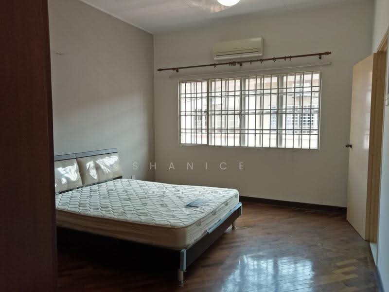 Rumah Teres 2-Tingkat untuk Disewa di Bandar Puteri Puchong (Puchong) - Shanice Low - Bedroom - PropertyGuru.com.my