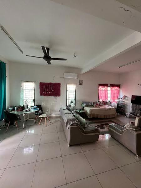 2-storey Terraced House for Sale in Taman Bestari Indah (Ulu Tiram) - Vincent Lai - Living Room - PropertyGuru.com.my