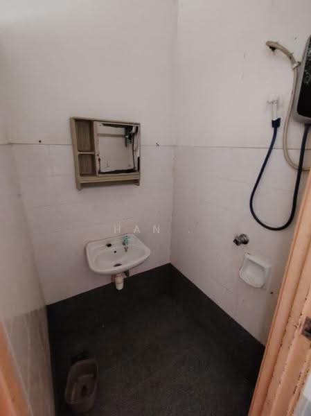 Pangsapuri untuk Disewa di Sri Dahlia - Han . - Bathroom - PropertyGuru.com.my