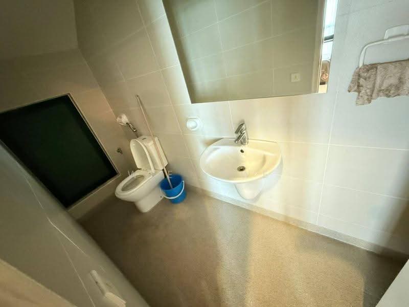 Service Residence for Sale at Sky Loft Premium Suites - Wee Howe - Bathroom - PropertyGuru.com.my