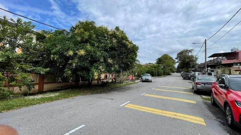 Rumah Teres 2-Tingkat untuk Dijual di Lestari Putra (Seri Kembangan) - Azli Ibrahim - Exterior - PropertyGuru.com.my