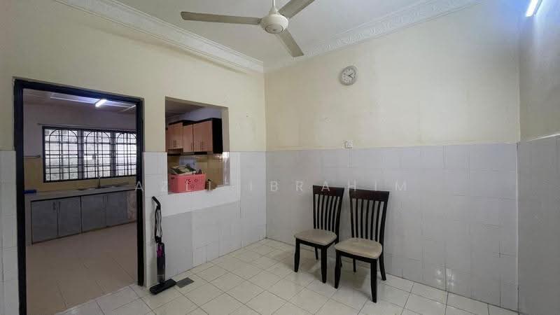 Rumah Teres 2-Tingkat untuk Dijual di Lestari Putra (Seri Kembangan) - Azli Ibrahim - Kitchen - PropertyGuru.com.my