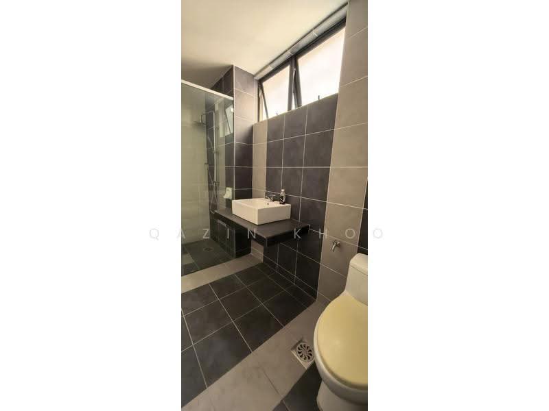 Kondominium untuk Dijual di Upper East @ Tiger Lane - Qazin Khoo - Bathroom - PropertyGuru.com.my