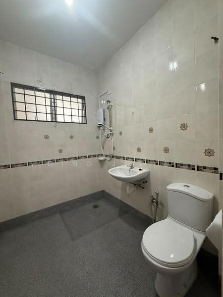 Rumah Teres 2-Tingkat untuk Disewa di Seremban 2 (Negeri Sembilan) - Ding Jodie - Bathroom - PropertyGuru.com.my