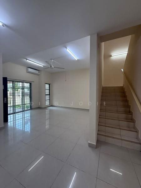 Rumah Teres 2-Tingkat untuk Disewa di Seremban 2 (Negeri Sembilan) - Ding Jodie - Living Room - PropertyGuru.com.my