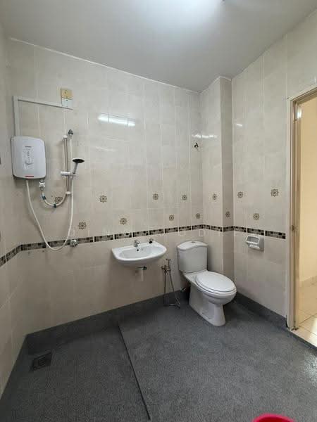Rumah Teres 2-Tingkat untuk Disewa di Seremban 2 (Negeri Sembilan) - Ding Jodie - Bathroom - PropertyGuru.com.my
