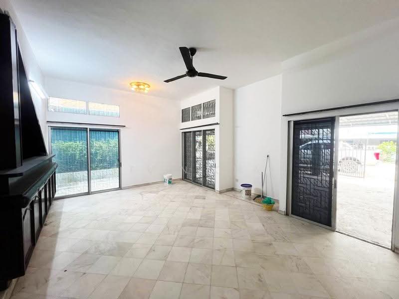 Rumah Berkembar untuk Disewa di Teluk Intan (Perak) - Kevin Chai - Living Room - PropertyGuru.com.my