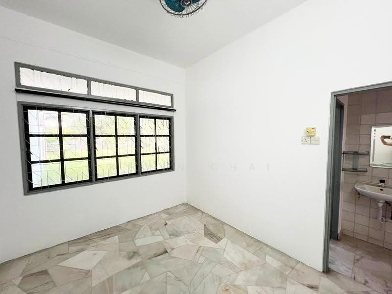 Rumah Berkembar untuk Disewa di Teluk Intan (Perak) - Kevin Chai - Bedroom - PropertyGuru.com.my