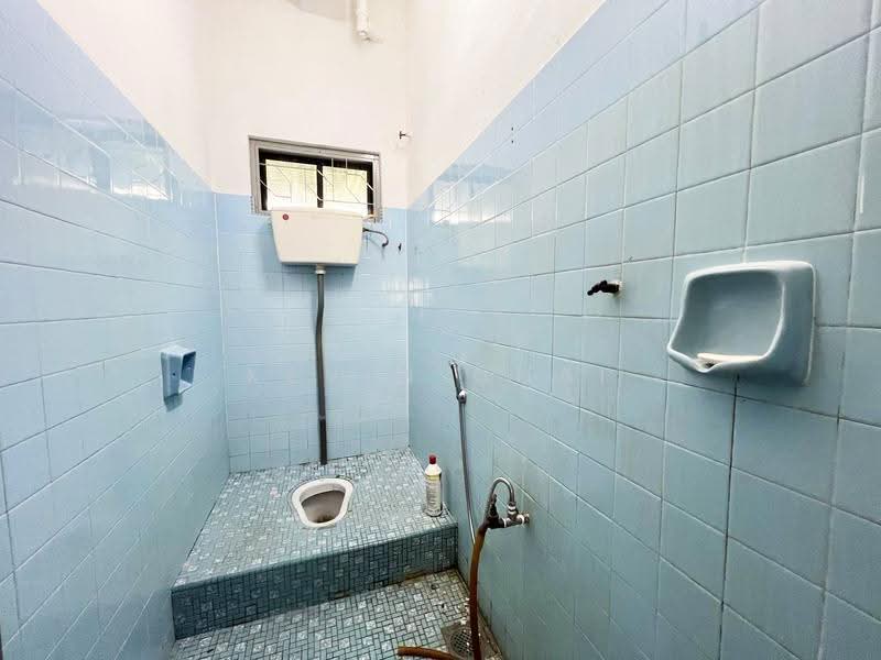 Rumah Berkembar untuk Disewa di Teluk Intan (Perak) - Kevin Chai - Bathroom - PropertyGuru.com.my