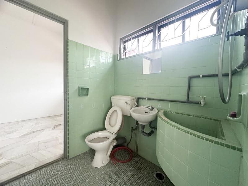 Rumah Berkembar untuk Disewa di Teluk Intan (Perak) - Kevin Chai - Bathroom - PropertyGuru.com.my