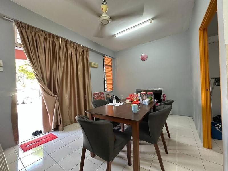 2-storey Terraced House for Sale in Taman Putra Perdana (Puchong) - Azli Ibrahim - Dining Room - PropertyGuru.com.my