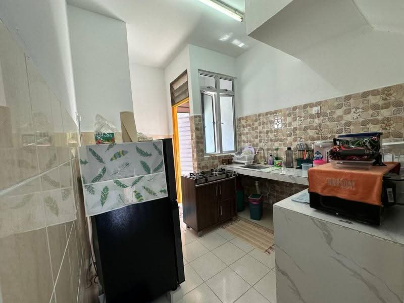 2-storey Terraced House for Sale in Taman Putra Perdana (Puchong) - Azli Ibrahim - Kitchen - PropertyGuru.com.my