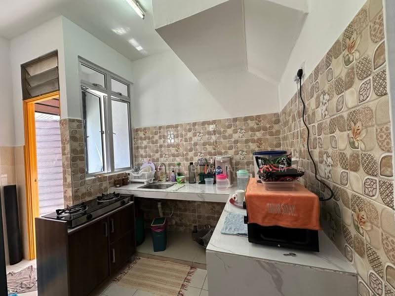 2-storey Terraced House for Sale in Taman Putra Perdana (Puchong) - Azli Ibrahim - Kitchen - PropertyGuru.com.my