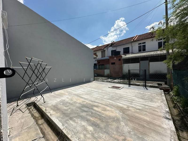2-storey Terraced House for Sale in Taman Putra Perdana (Puchong) - Azli Ibrahim - Exterior - PropertyGuru.com.my