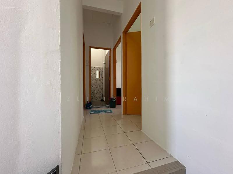 2-storey Terraced House for Sale in Taman Putra Perdana (Puchong) - Azli Ibrahim - Corridor - PropertyGuru.com.my