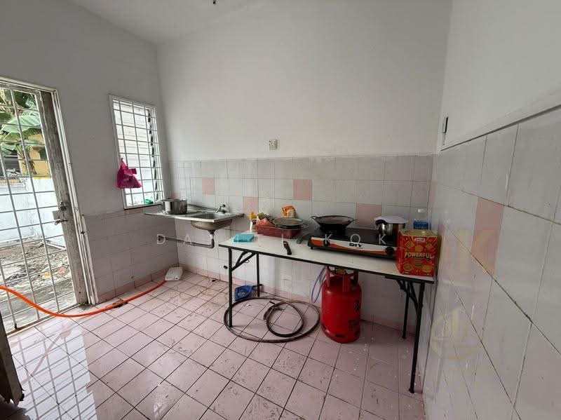 Rumah Teres 2-Tingkat untuk Disewa di Pulau Indah (Klang) - Daniel Kok - Kitchen - PropertyGuru.com.my
