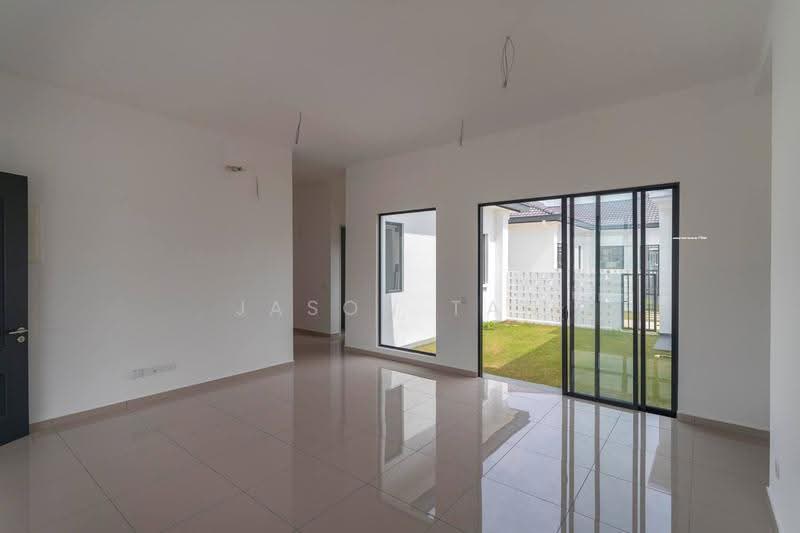 1-storey Terraced House for Sale in Shah Alam (Selangor) - Jason Tan - Living Room - PropertyGuru.com.my