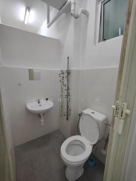 Pangsapuri untuk Disewa di Shineville Garden - Danny Lim - Bathroom - PropertyGuru.com.my