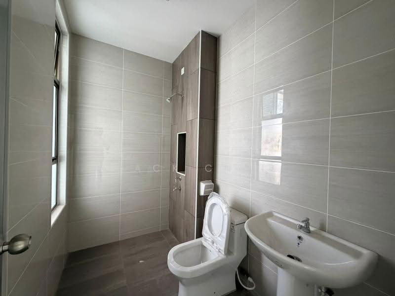 Kondominium untuk Dijual di R&F Princess Cove Phase 2-Seine Region - Jack Chai - Bathroom - PropertyGuru.com.my
